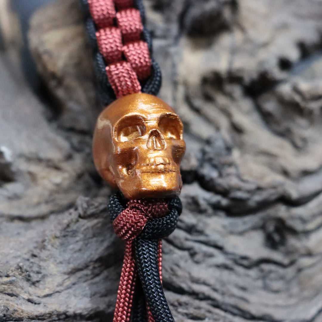 Schwarz/Rot mit Totenkopf