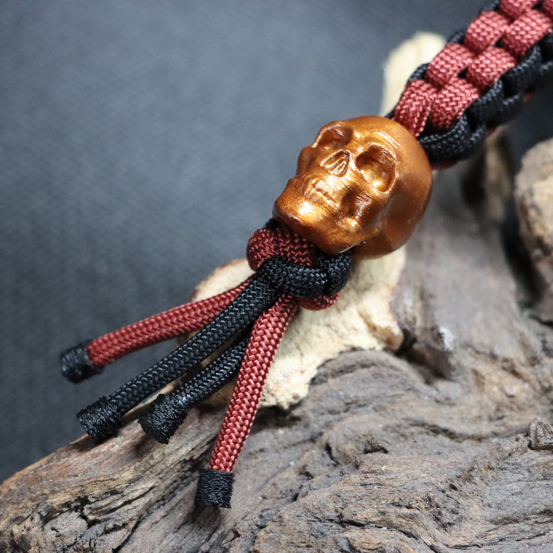 Schwarz/Rot mit Totenkopf