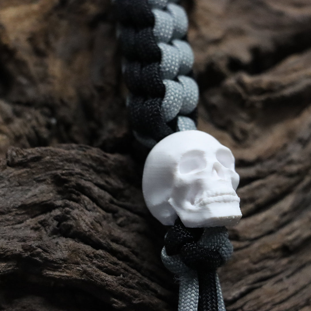 Schwarz/Grau mit Totenkopf