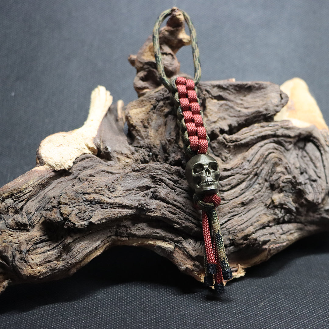 Tarn/Rot mit Totenkopf